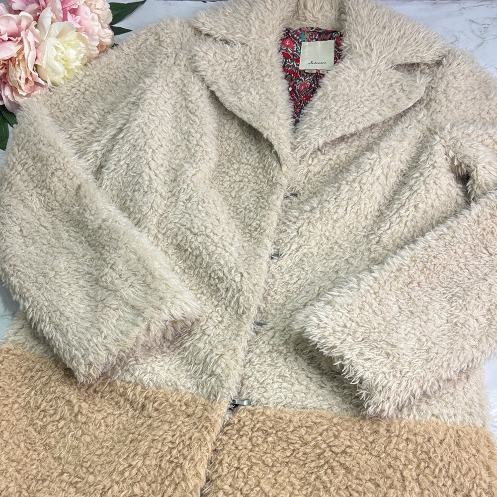 Anthropologie Elevenses Fira sherpa teddy coat in a cream and tan faux-fur XS